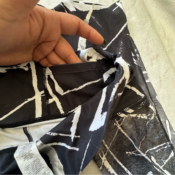 Fabletics Define PowerHold High-Waisted 7/8 Leggings in Black/White/Silver Print - Picture 4 of 4